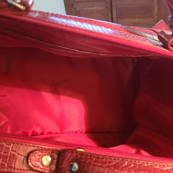 Bath & Body Works Red Crocodile-Embossed Women's Travel Bag & Matching Cosmetic - Picture 6 of 16